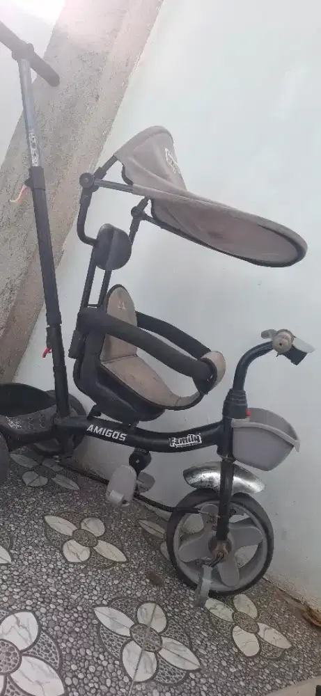 Sepeda roda tiga Family Amigos