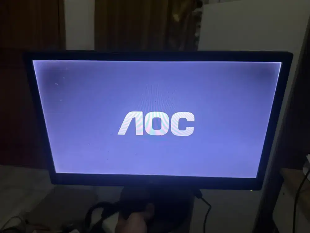 Monitor LG 19 dan AOC 16