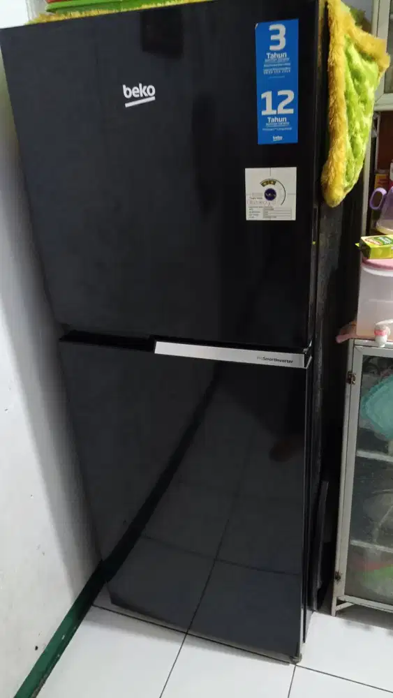 Kulkas dua pintu Beko
