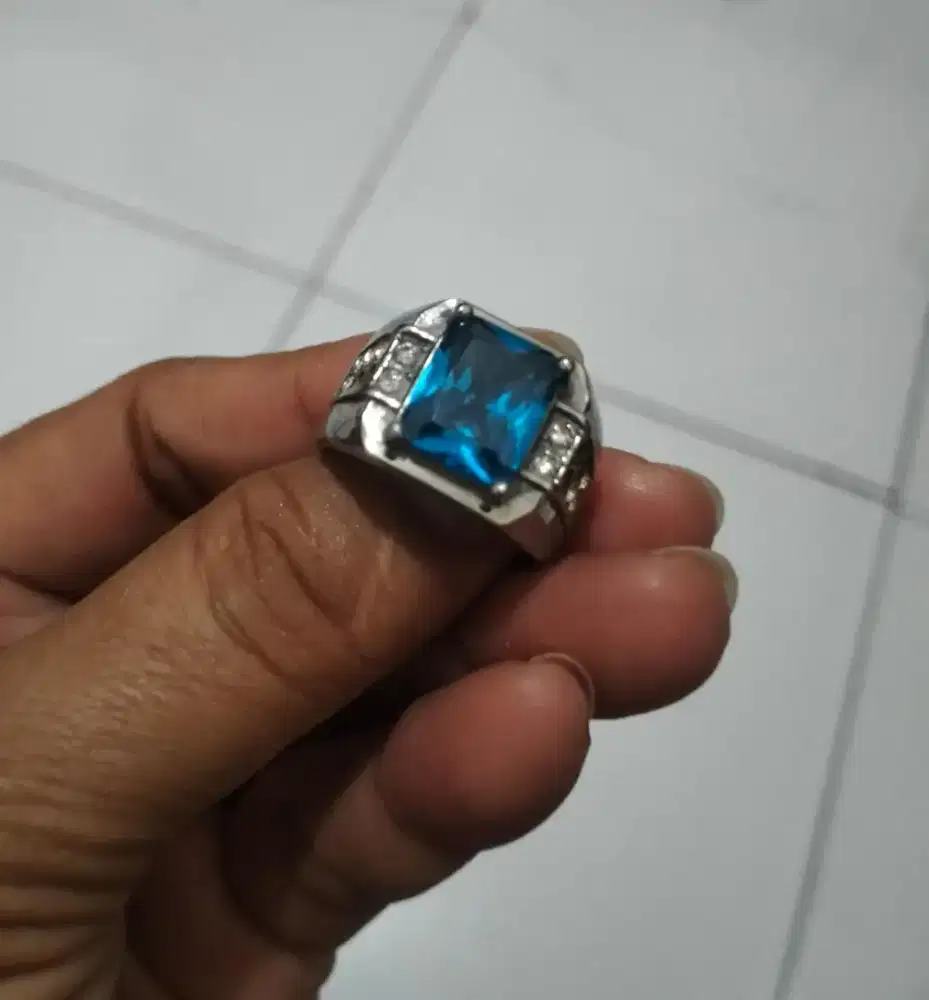 Jual swiss blue topaz,estimasi 5-6crat,mulus