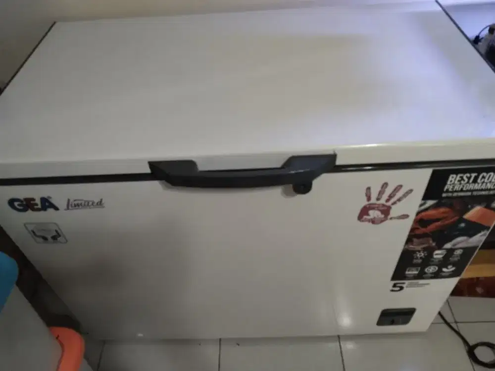 Freezeer rumahan second merk GEA AB318-R