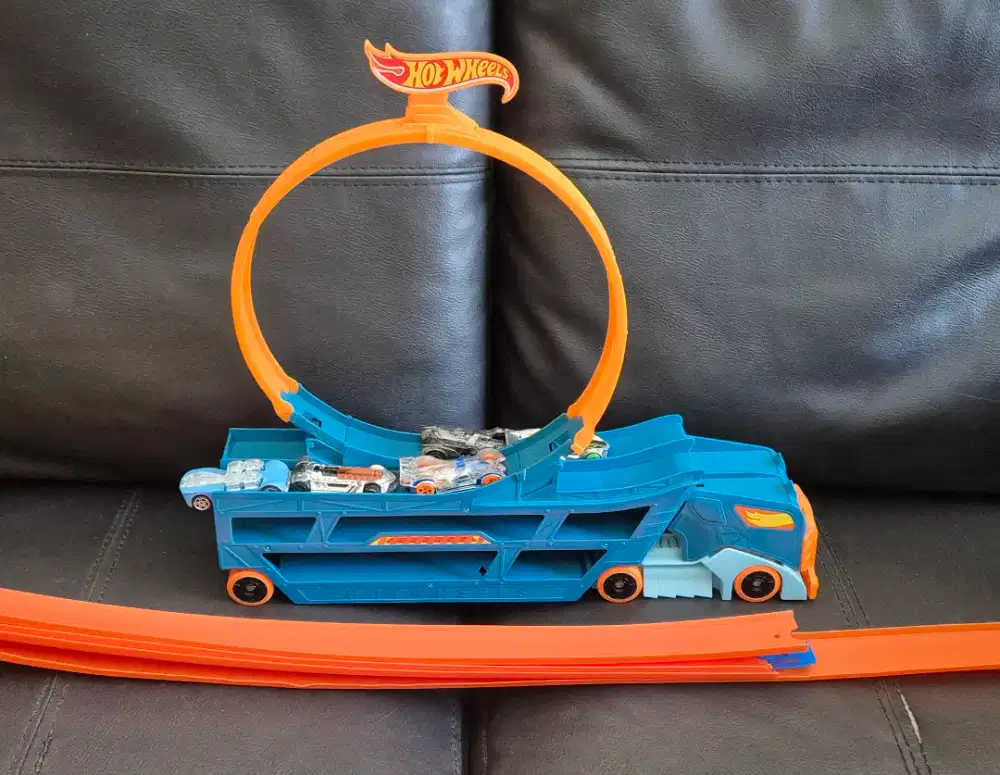Hotwheel Speed Way Hauler Truck kondisi 95%