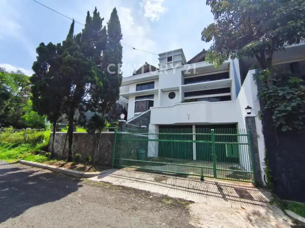 Disewa Rumah  Kamar Tidur 4+1 Di Setraduta Bandung