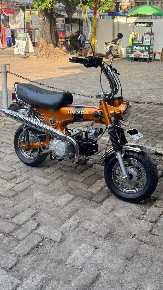 Honda DAX Custom