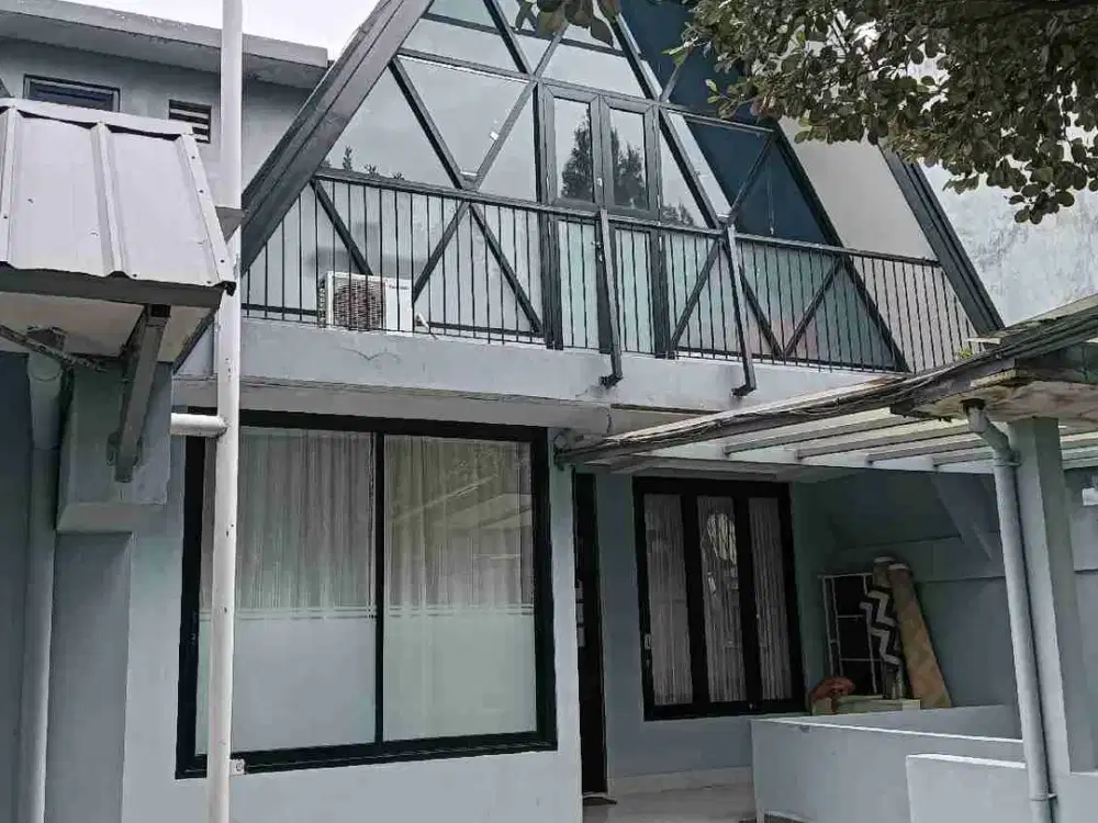 DIJUAL/DISEWAKAN RUMAH CANTIK ALA VILLA FURNISHED DENGAN TANAH TAMBAHAN DIBELAKANG BISA UNTUK BARBEQUE