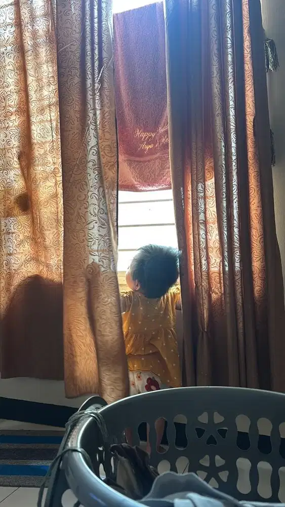 Pengasuh bayi perempuan 10 bulan