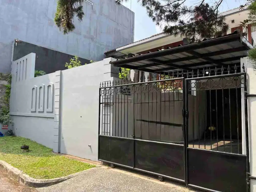 Rumah cantik dalam komplek setraduta semi furnish