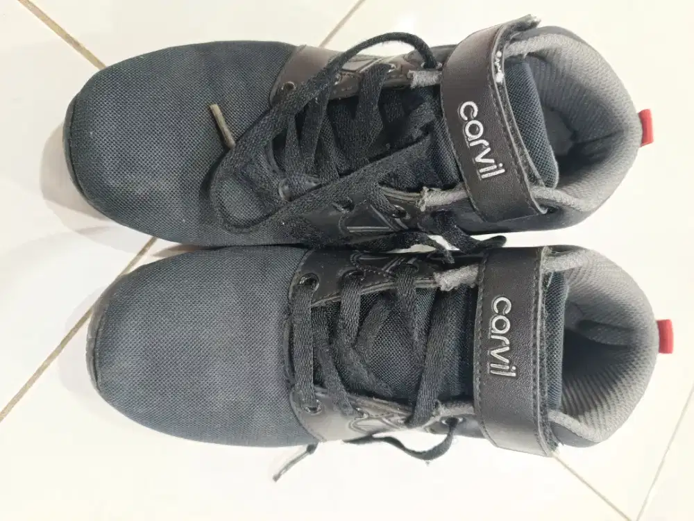 Sepatu Semi Boot Carvil
