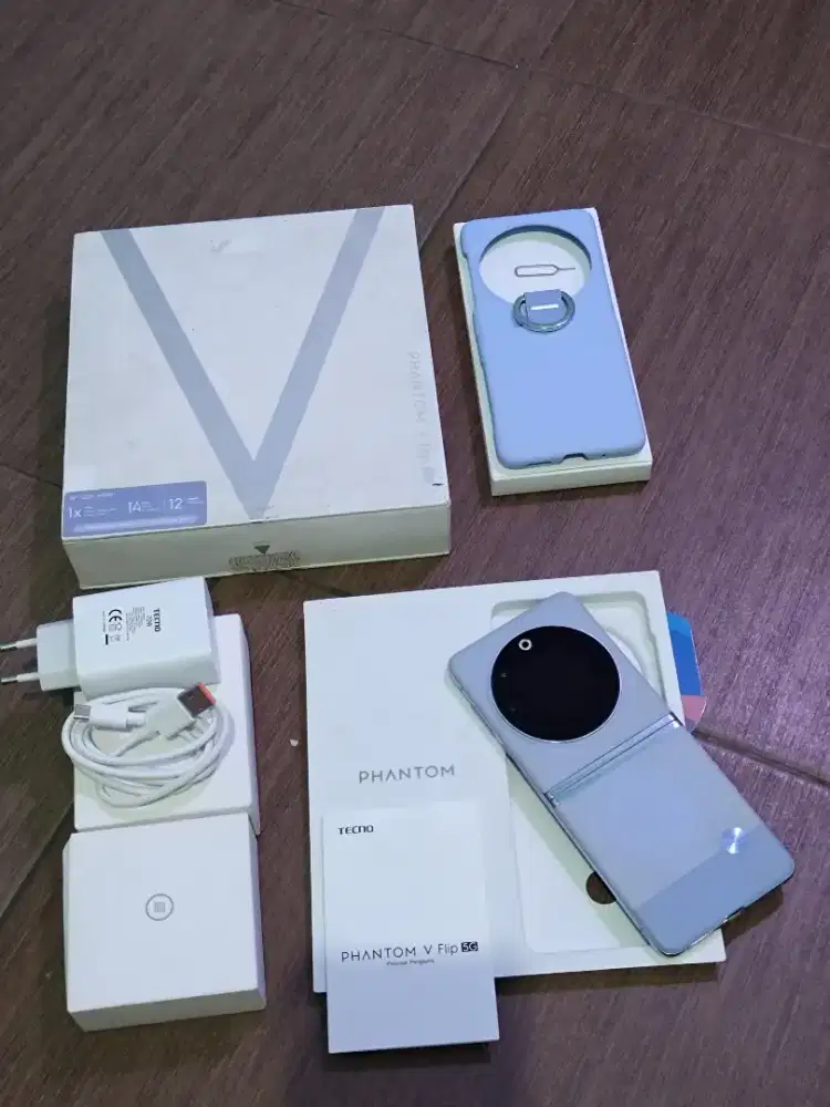 Tecno Phantom Flip V 5G ram 8 internal 256 lengkap ori resmi Murmer