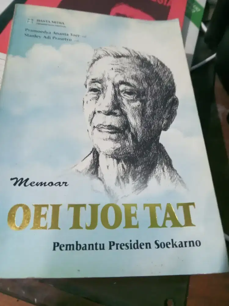 BUKU memoar OEI TJOE TAT Pembantu Presiden Soekarno CETAKAN KEDUA