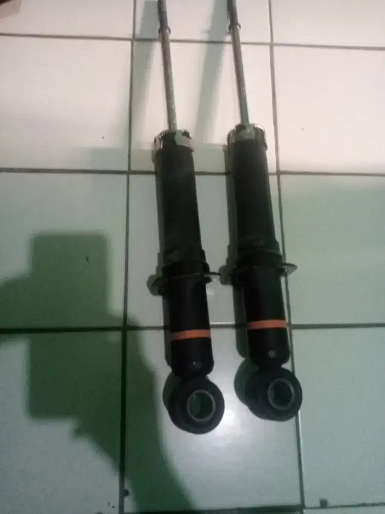 Shock belakang toyota sienta