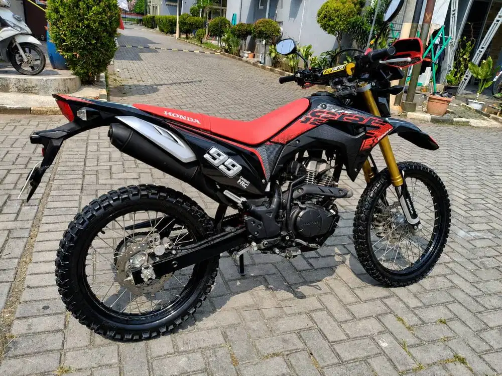 Dijual Honda CRF 150cc kondisi 99% like new