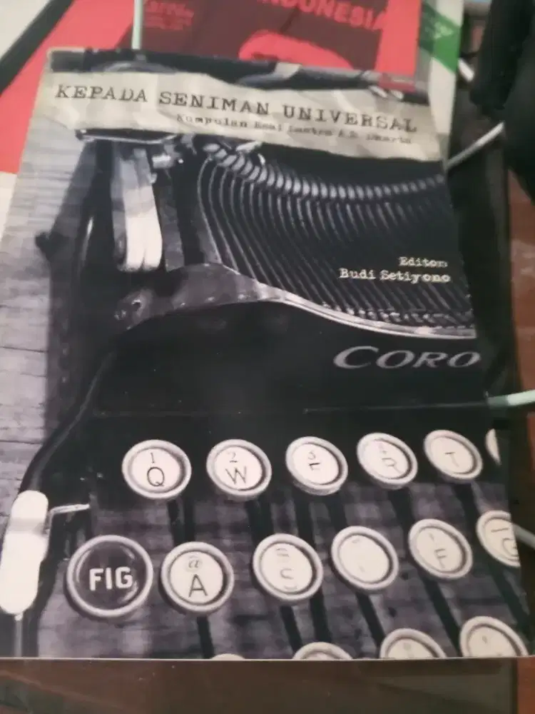 BUKU KEPADA SENIMAN UNIVERSAL Kumpulan Esai Sastra A.S. Dharta