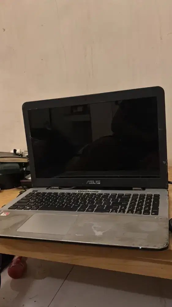 Asus X555B + Speaker edifier M1335