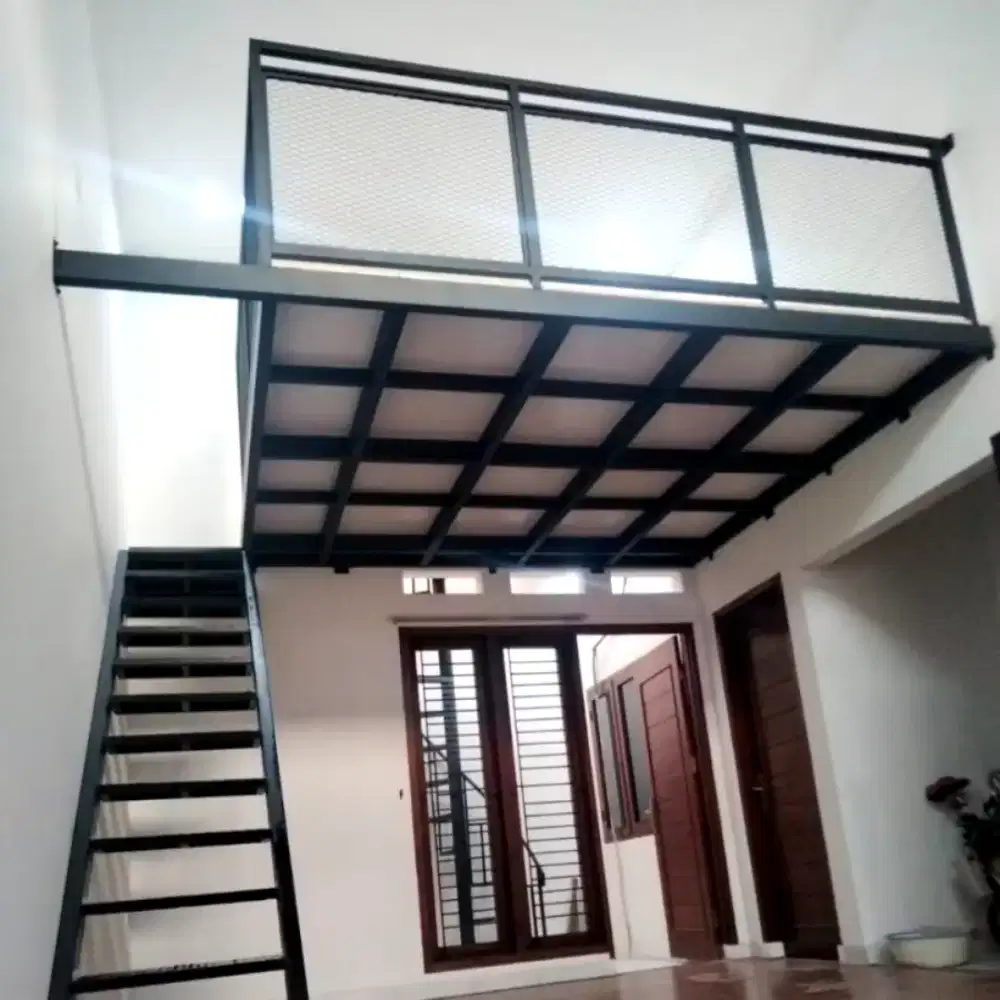 Menzzanin balkon