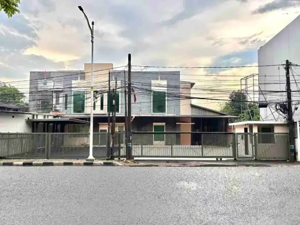 Bangunan Raya Pasar Minggu Parkir 15 Mobil