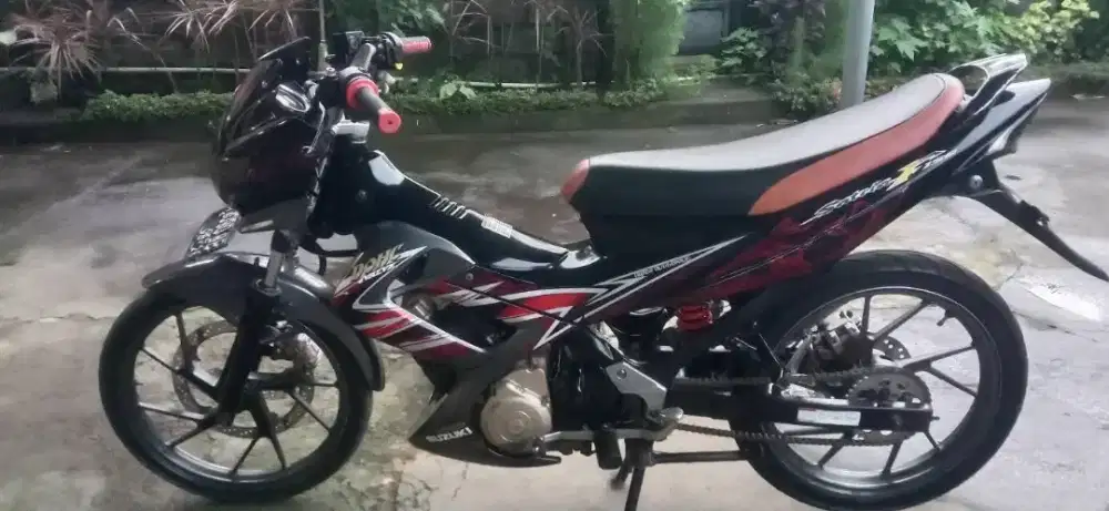 Dijual motor suzuki satria fu 150 tahun 2011/2012