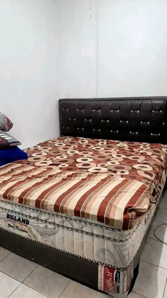 DIJUAL DIVAN TANPA KASUR MEREK CAISAR NO MINUS