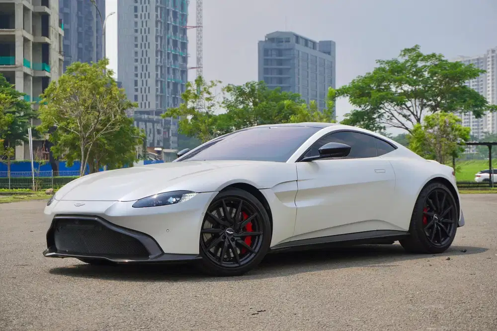 Aston Martin V8 Vantage Coupe 2019 Putih Rare Langka Carbon Aero