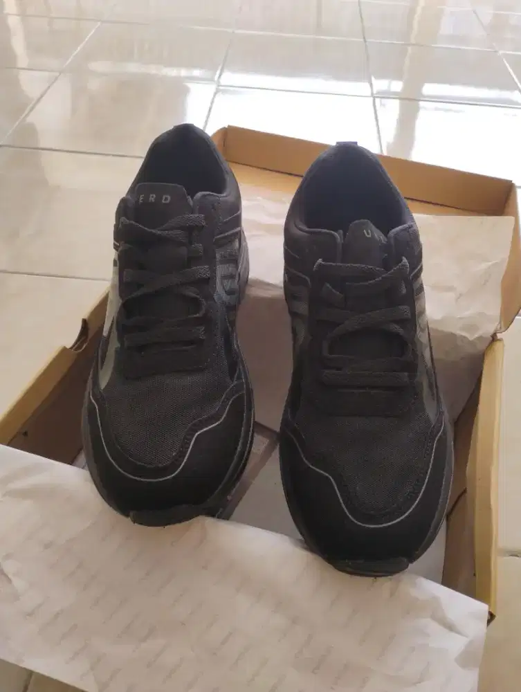Dijual Sepatu Sneakers Running Dewasa Original Unerd Fly Racer Size 45