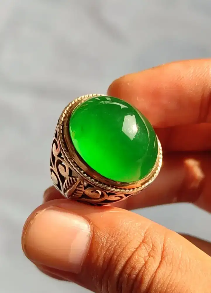 Giok Burma Imperial Green Mirip Bacan