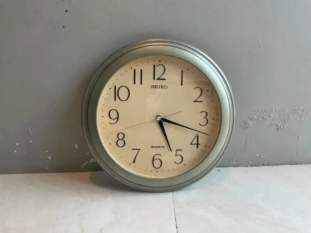 Jam dinding Seiko original