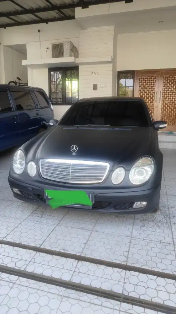 Mercedes E200 kompressor 2004 low KM