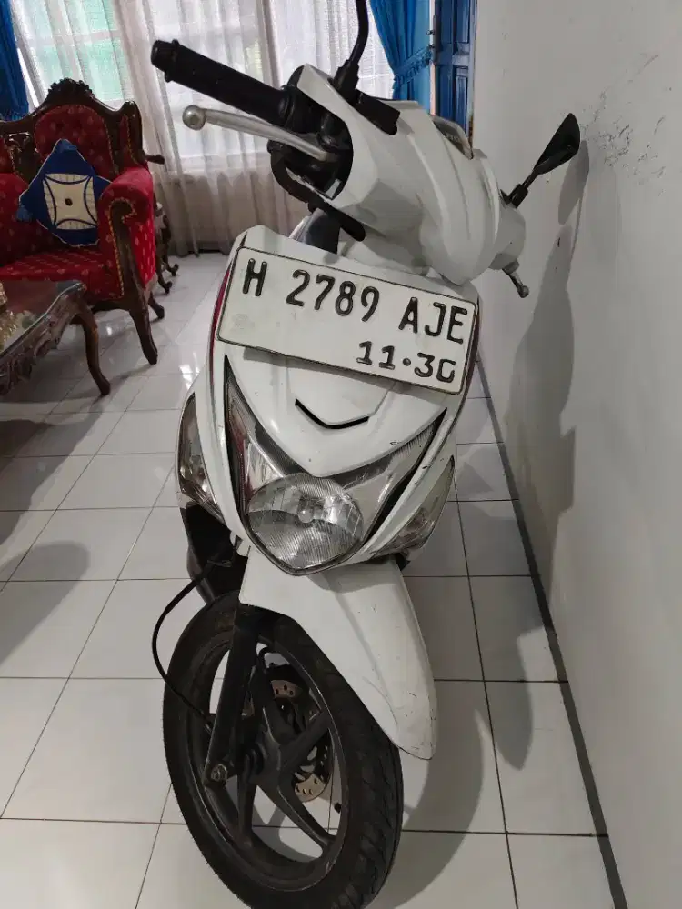 Beat pop warna putih 2015