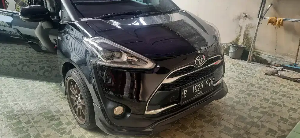 Toyota Sienta 1.5 Q AT 2017 Hitam