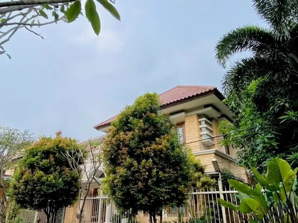 Dijual Rumah Mewah Besar Semi Furnished 3 Lantai Ada Swimming Pool Lokasi Strategis Dekat Stasiun Pondok Ranji di Sektor 1 Bintaro Rn 18187