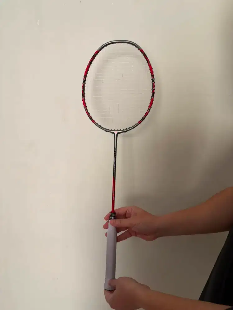DIJUAL Yonex Arcsaber 11 pro SP 4uG5
Kondisi 98%
Include tas