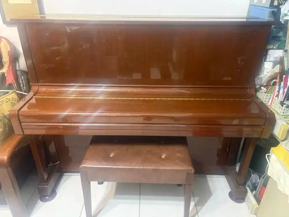 Piano Yamaha U1