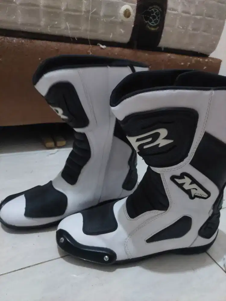DI JUAL SEPATU TOURING