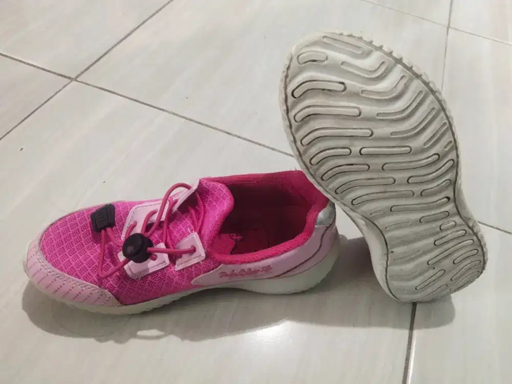 Sepatu anak ANDO