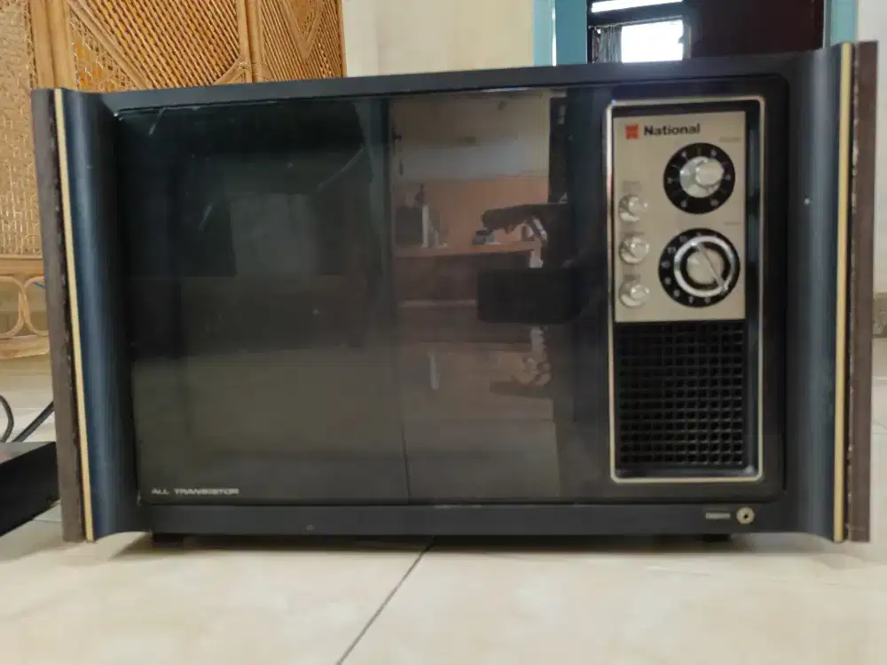 TV Legend TV National 14 inch Hitam Putih