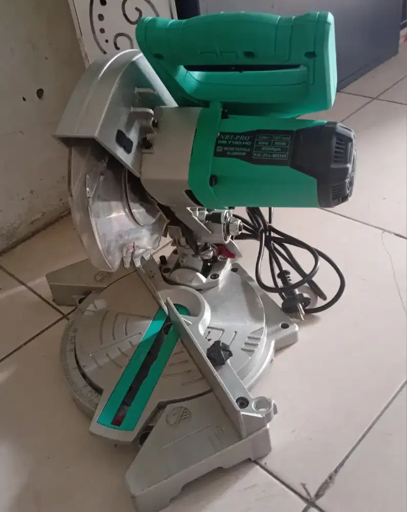 mesin potong  allumunium