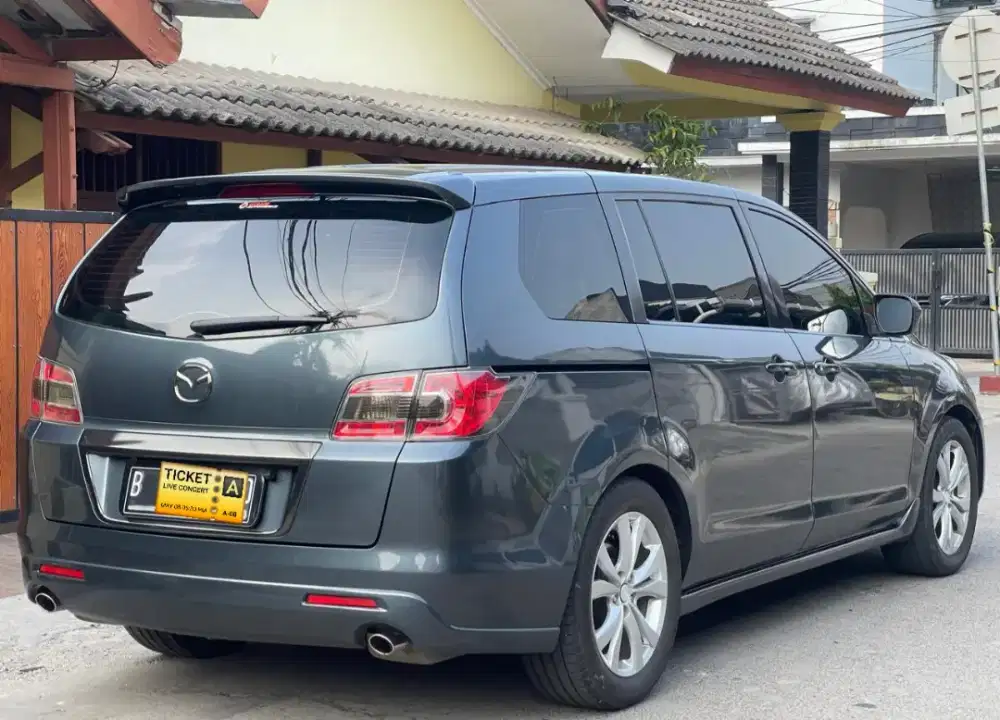 Mazda 8 2012 a/t siap pakai