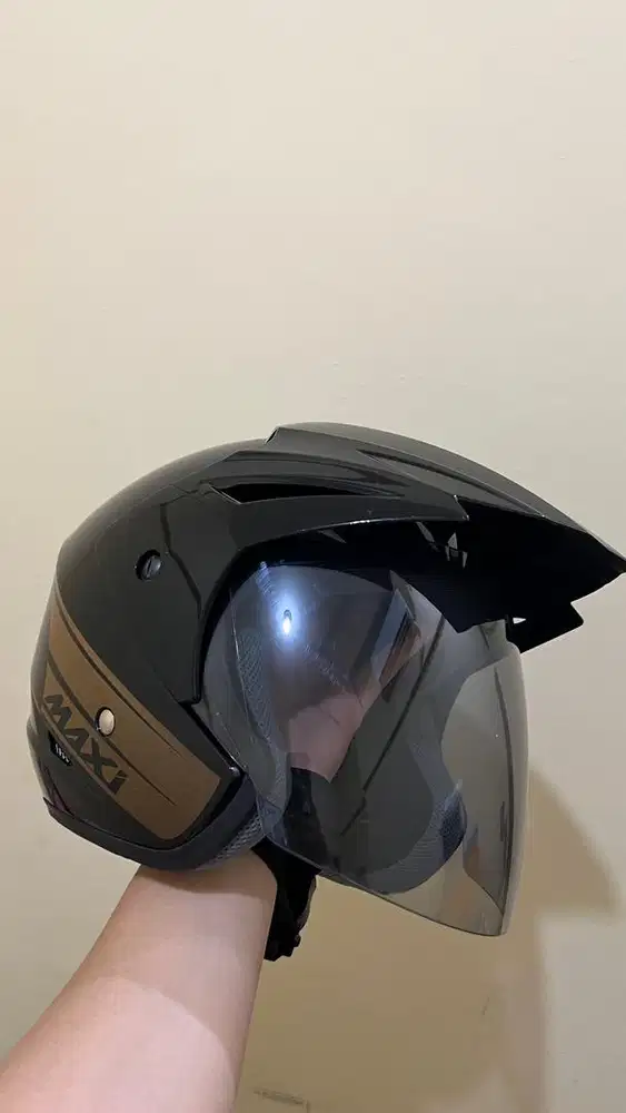 Helm Maxi Showroom Yamaha