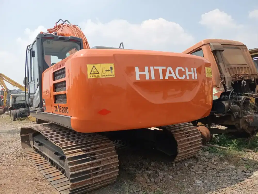 EXCAVATOR 2018 ALAT BERAT HITACHI ZX200-5G