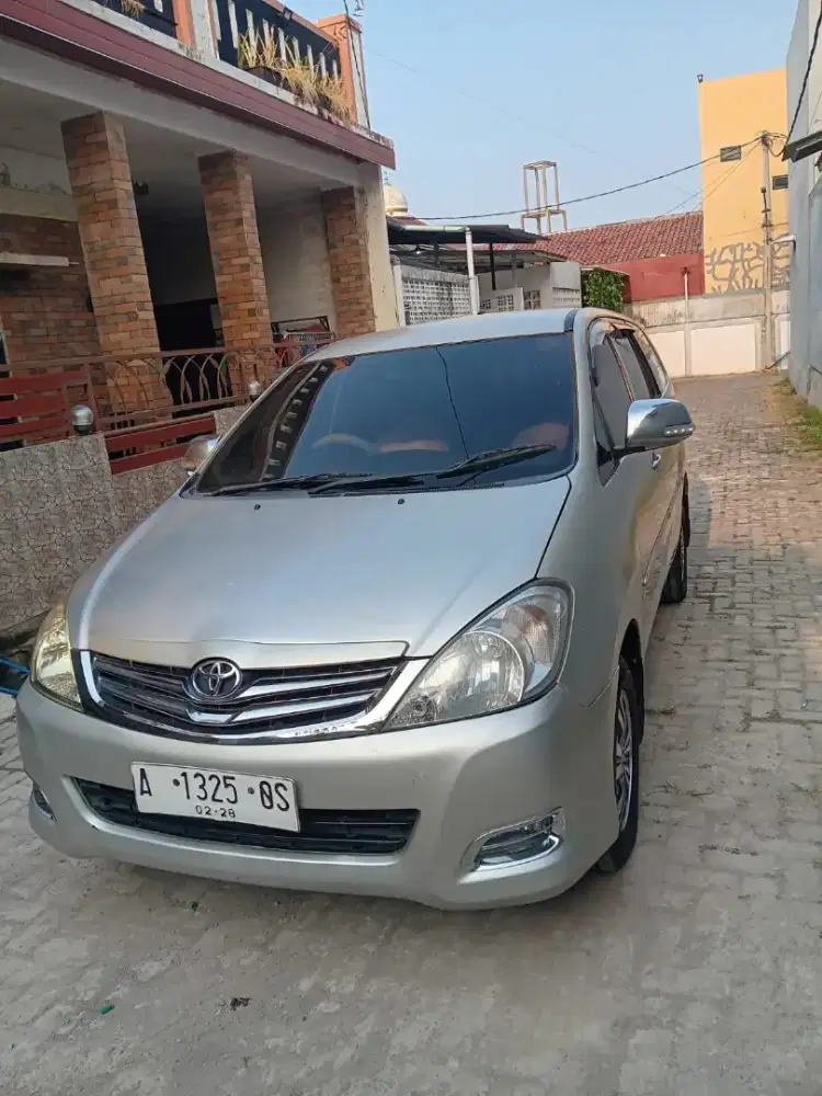 Toyota kijang innova matic 2010