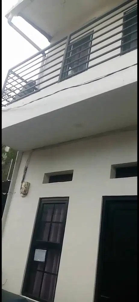 Kontrakan minimalis tingkat ada balkon Kreo