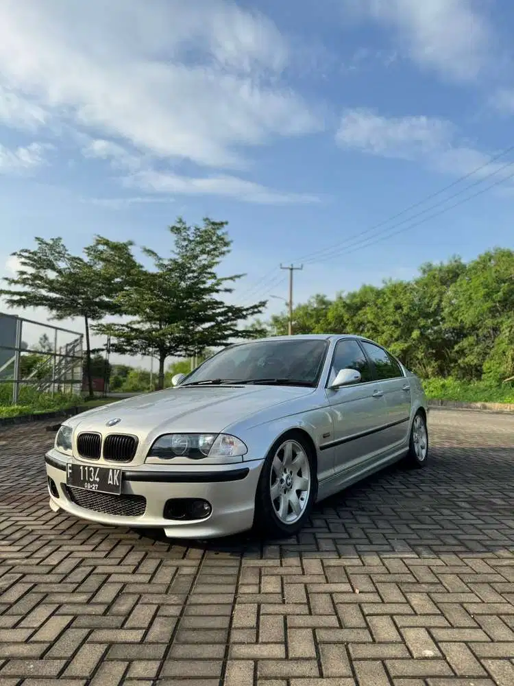 BMW 320i 2005 Bensin