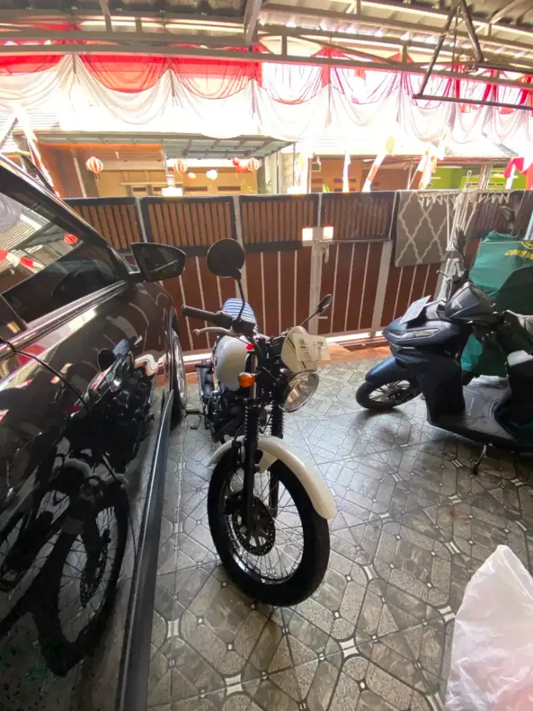 w175 cafe antik