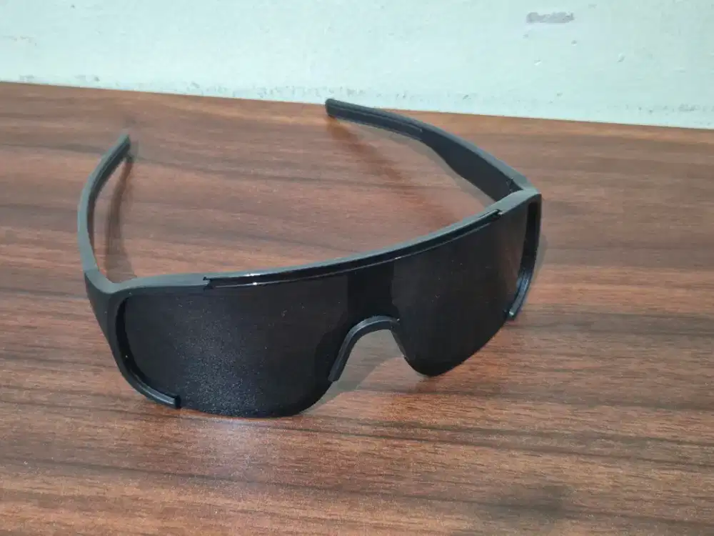 Kacamata Aviator Warna Hitam, Cewe Cowo