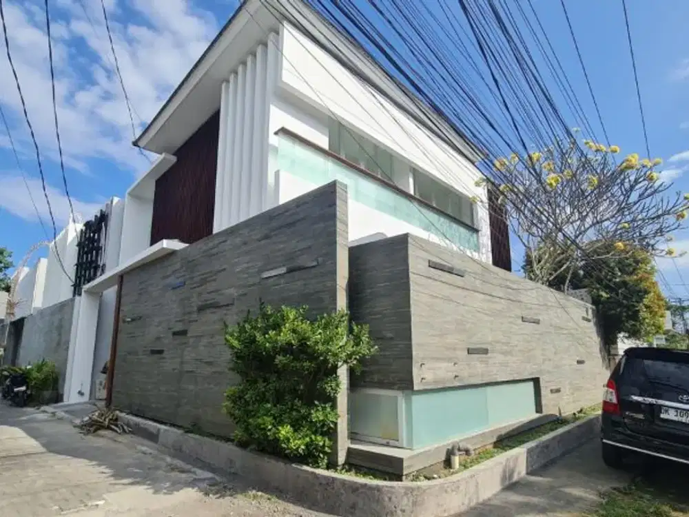 VILLA MODERN TROPIS UMALAS KEROBOKAN BADUNG