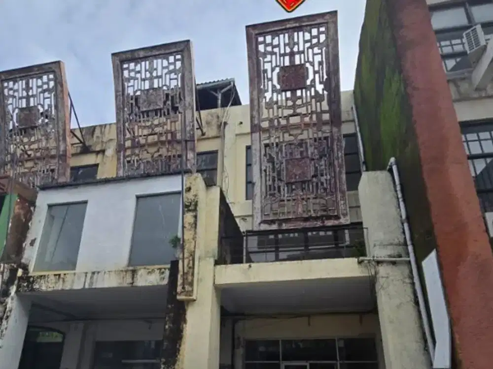 RUKO 3 LANTAI KOMPLEKS ISTANA KUTA GALERIA BADUNG