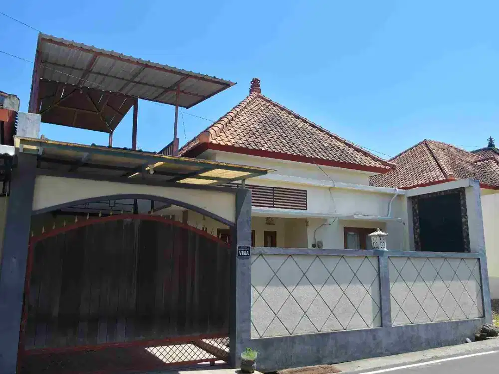 RUMAH 2 KAMAR, LINGKUNGAN TENANG, DEKAT JALAN RAYA DAN KAMPUS IDB RENON