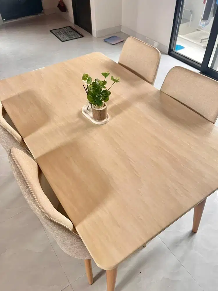 Meja makan Offoliving [LIKE NEW]