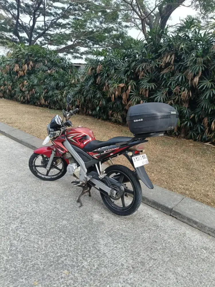 Menjual motor Vixion