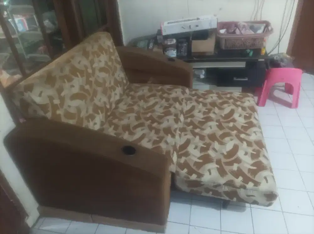 Sofa santai bisa dijadikan  ranjang
